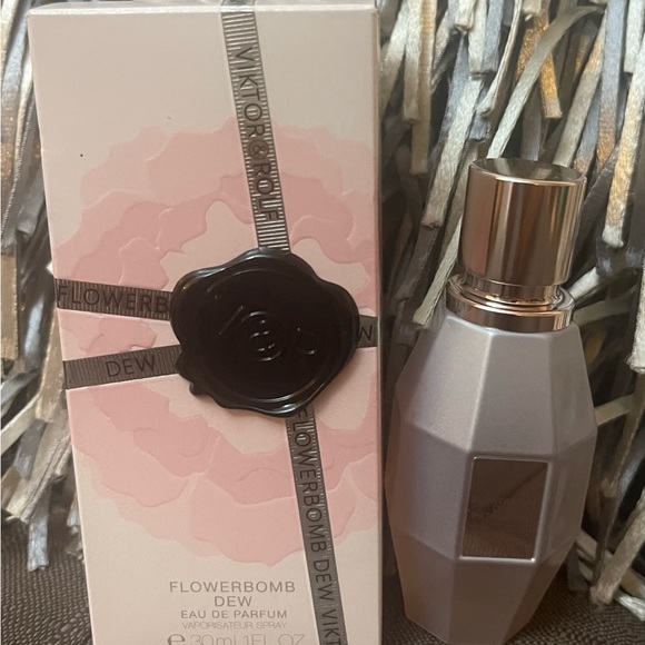 Flowerbomb Dew by Viktor and Rolf 1 fl oz NWB - Picture 1 of 4